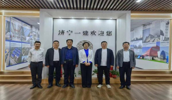 济宁市任城区李翠玲一行冒雨莅临&#32;济宁百亿游戏公司指导事情_百亿游戏
