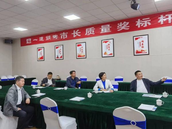 济宁市任城区李翠玲一行冒雨莅临 济宁百亿游戏公司指导事情